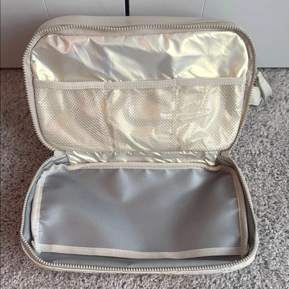 Buffbunny Quilted Cosmetic Case - Picture 7 of 11